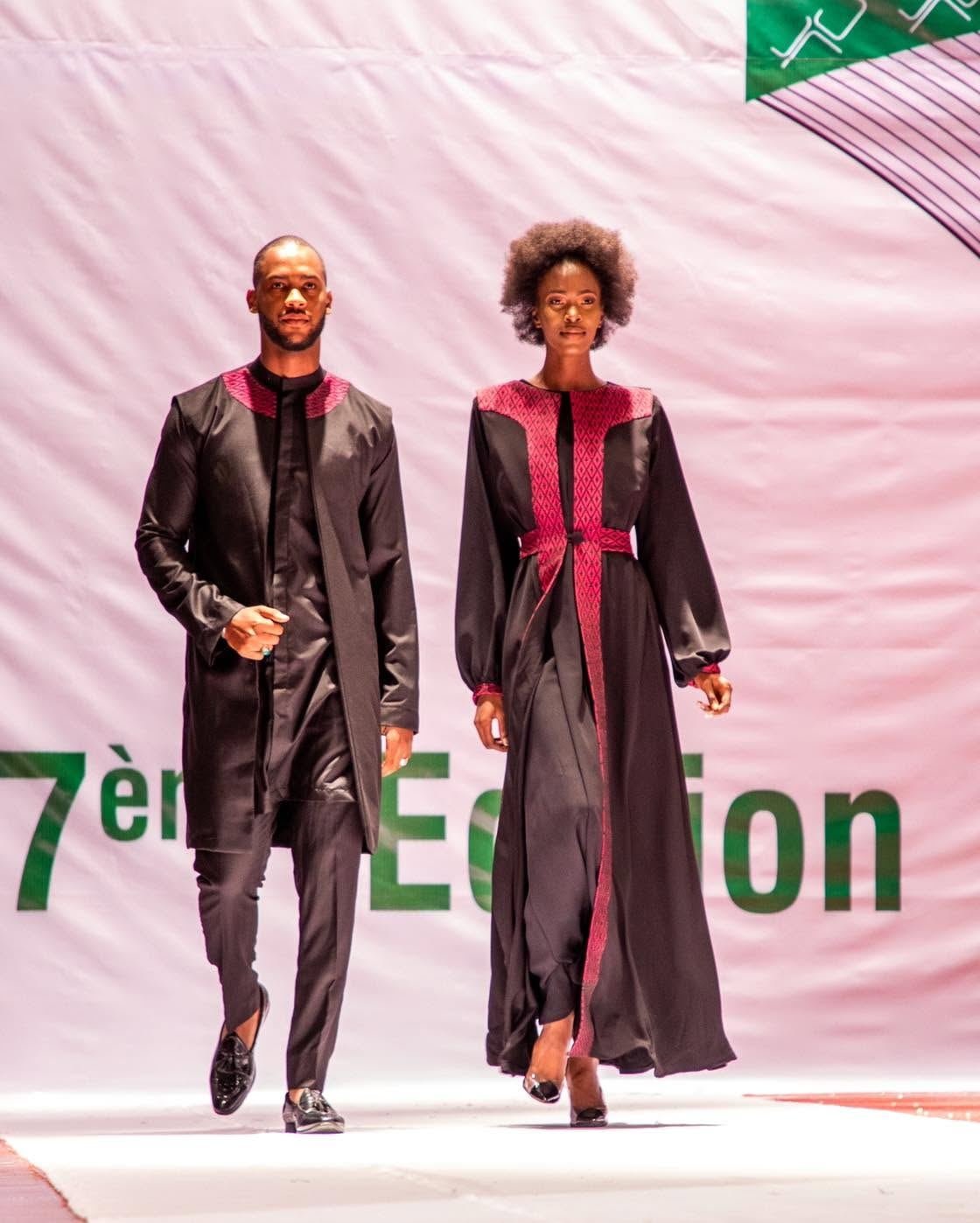 Mannequins présentant des créations textiles africaines lors du défilé de la 7ᵉ édition du SITA à Djibouti en 2021